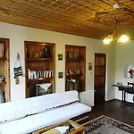 Kalemi מלון Gjirokastër