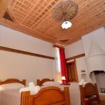 Kalemi מלון Gjirokastër