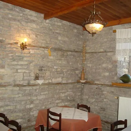 Kalemi מלון Gjirokastër